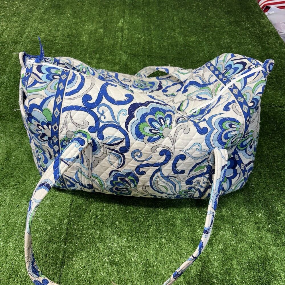 Womens VERA BRADLEY Large Size Duffel Bag 22x12x12 Mediterranean White RETIRED - Picture 7 of 10